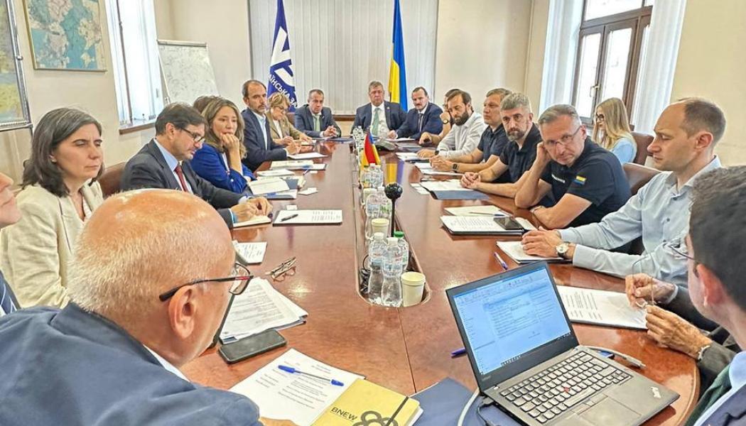 Ukrainska järnvägar träffar spanska regeringsföreträdare, Adif och Renfe. Spanien har lång erfarenhet av liknande lösningar, eftersom landet – precis som Ukraina – har flera olika spårviddar i sitt järnvägsnät. Foto: Ukrainska järnvägsbolaget 