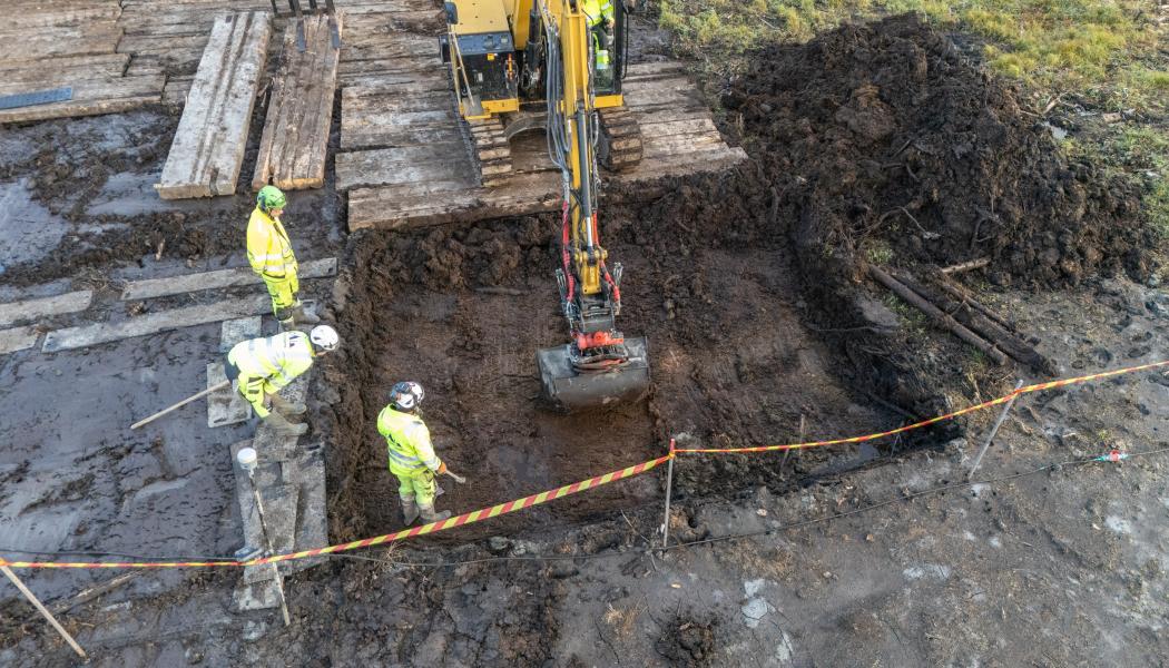 I samband med Ostlänkens anläggningsarbeten har det gjorts arkeologiska underökningar i Logsjömossen i Järna. Foto: Arkeologerna vid Statens historiska museer