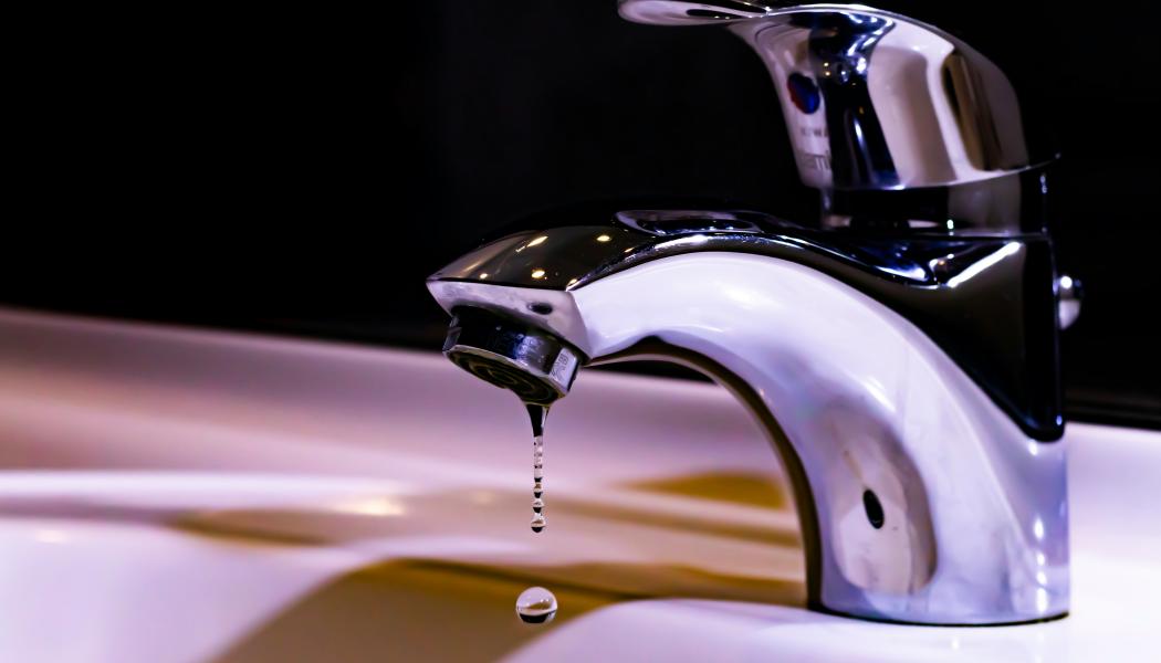 Boende uppmanas att inte dricka vattnet. Foto:  jos speetjens /Unsplash