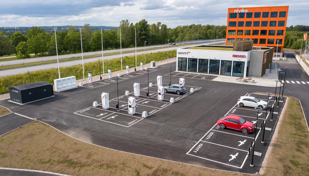 Första spadtaget togs i oktober 2024. Ursprungligen beräknades byggtiden till 15–18 månader, men projektet har färdigställts på åtta månader. Foto: IONITY