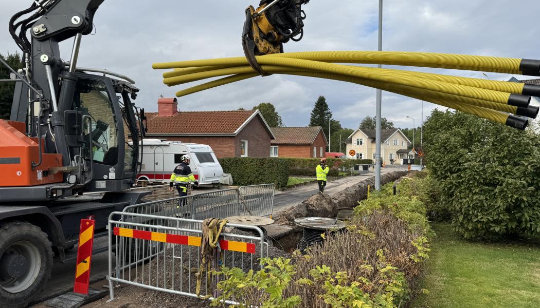 I Vänersborgs tätort ska delar av elnätet från Katrinedal mot Stora Hästefjorden grävas ner, äldre kablar mellan Torpa och centrala Vänersborg samt i Mariedal ersätts. Foto: Vattenfall