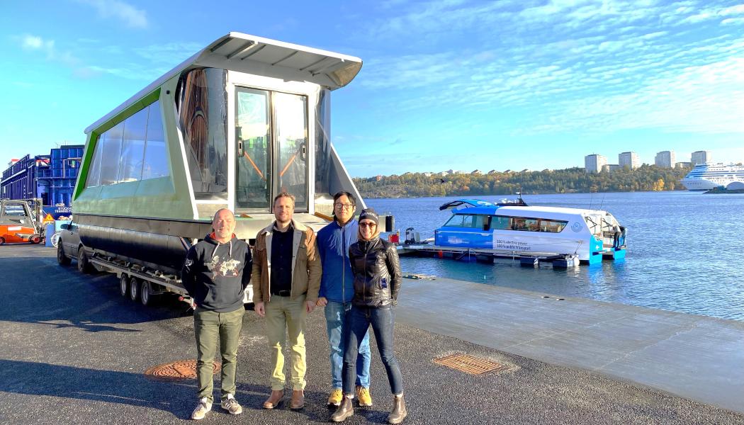 Bild från uppstartsmötet med det nya projektet. Från vänster Tobias Husberg (Cstrider), Henrik Sjöstrand (VTI), Chengxi Liu (VTI) och Brigitte Junker (Candela). I bakgrunden båtar från Cstrider respektive Candela. Foto: VTI