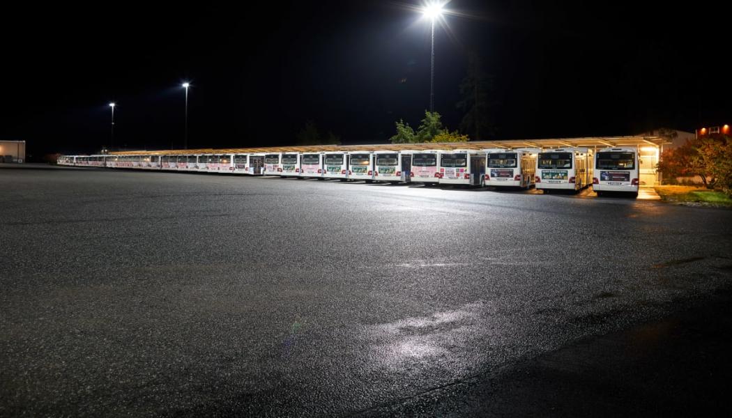 Totalt kommer 43 laddplatser installeras på Svealandstrafikens depå i Örebro. Foto: Svealandstrafiken