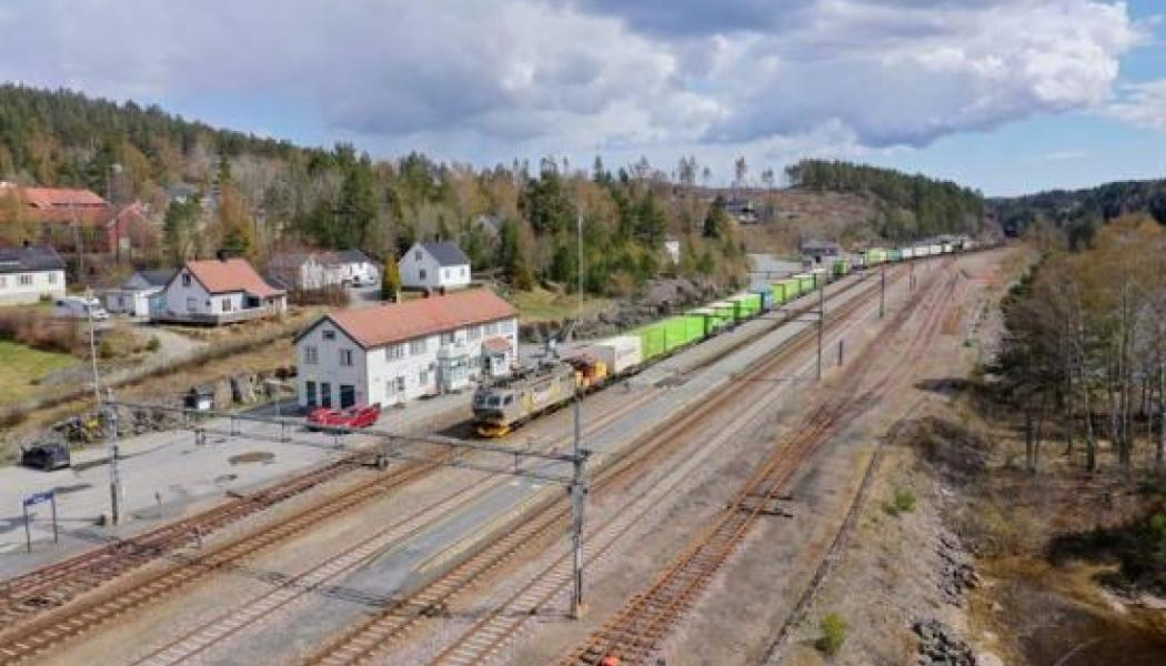 Infranord ska bygga  en helt ny 15 mil lång kontaktledning med AT-transformationssystem på Sörlandsbanan. Foto: Bane NOR