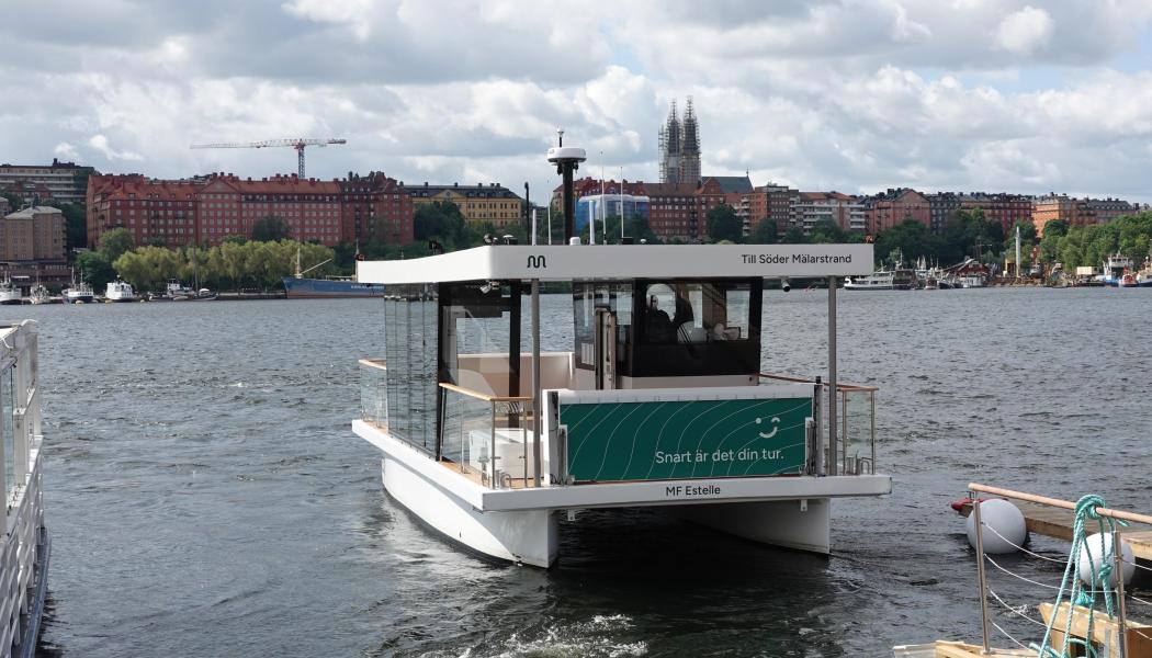 Zeam är världens första kommersiella eldrivna, autonoma passagerarfärja. Med den går det att ta sig över Riddarfjärden. Zeam ägs av norska Torghatten. Foto: Bolt