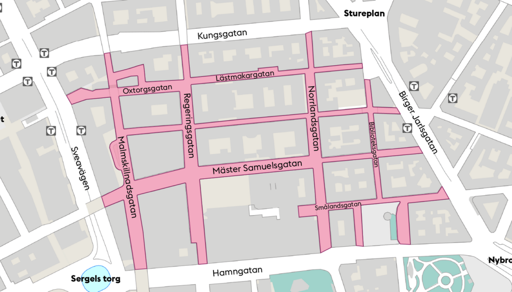 Inga bensin- och dieselbilar får köra på gatorna som ligger i området innanför Kungsgatan, Birger Jarlsgatan, Hamngatan och Sveavägen. Karta: Stockholms stad