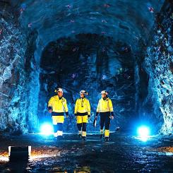 Onkalo, som det underjordiska förvaringskomplexet kallas, väntar på använda kärnbränslestavar. I samma udde som kärnkraftverket Olkiluoto finns världens första slutförvaring för kärnavfall. Där kommer allt finländskt kärnavfall att snart slukas upp av berggrunden. Finland är i dag beroende av kärnkraft. Av den energi som används i Finland produceras ungefär 27 procent i dag med kärnkraft och den här siffran förväntas stiga till 45 procent år 2030, enligt Finsk Energiindustri. Foto: Posiva