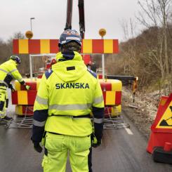 Med hjälp av LED-lampor hoppas nu Sveriges Branschförening för Säkrare Vägarbetsplatser, SBSV, kunna höja säkerheten för personalen utmed vägarna.
FOTO: Skanska
