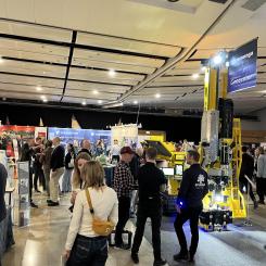 Grundläggningsdagen riktar sig till entreprenörer, beställare, konsulter, myndigheter med flera inom grundläggningsområdet. Vid årets upplaga var det full fart bland montrarna och även föreläsningarna var välbesökta. Huvudman för Grundläggningsdagen är Svenska Geotekniska Föreningen (SGF). Foto: Anders Carlsson