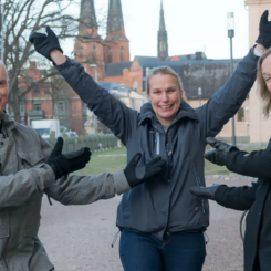 Per Askling och Karin Ripol, hälsar Magdalena Thorsbrink välkommen till bolaget. Foto: Structor