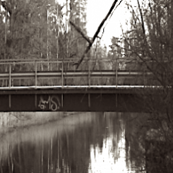Bron över Husån vid Rydal mellan Bua och Kinna rivs. Foto: Trafikverket