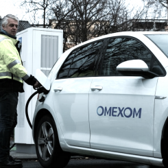 Omexom stärker sitt erbjudande inom E-mobilitet. Omexom
