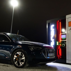 Jämtkraft tillsammans med Audi och SkiStar sätter upp åtta mobila snabbladdare i Ljusdal. Foto: Jämtkraft