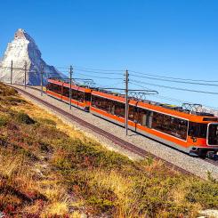 Sträckan i Alperna är känd för sina vidsträckta vyer över Matterhorn och räknas som en av Europas mest spektakulära järnvägar. Foto: Stadler