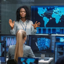 ABB Ability Cyber Security Workplace samlar säkerhetsverktyg på ett ställe i en digital plattform som strömlinjeformar visningen av komplex information och minskar riskexponeringen. Foto: ABB