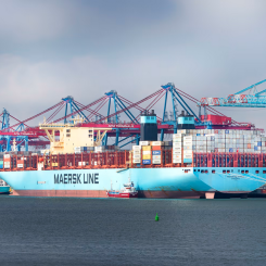 APM Terminals är den enda containerterminalen i Sverige som har kapacitet att hantera oceangående direktfartyg. Foto: APM Terminals