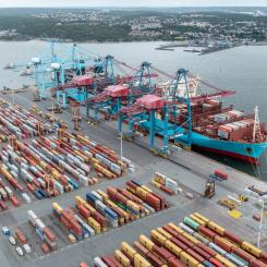 Fartyget Murcia Maersk i APM Terminals containerterminal i Göteborgs Hamn. Bild: Göteborgs Hamn AB.