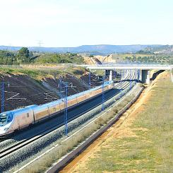 AVE-höghastighetståg håller en hastighet mellan Madrid och Tarragona i Spanien på runt 300 kilometer i timmen. Foto: Wikipedia Commons Lic. Kredit: Duncharris