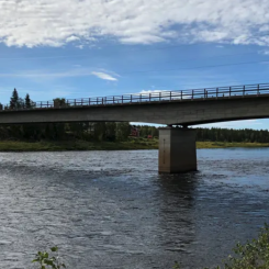 Ny bro ska anpassas för de tunga malmtransporterna mellan gruvan i Kaunisvaara och Svappavaara. Foto: Trafikverket