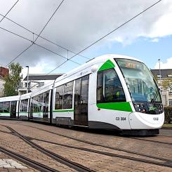 Bland annat blir det en helt luftledningsfri drift på den ungefär två kilometer långa sträckan mellan Tours centralstation och Choiseul-torget i den historiska stadskärnan. Denna lösning bevarar stadsbilden och minskar samtidigt infrastrukturkostnaderna. Foto: CAF