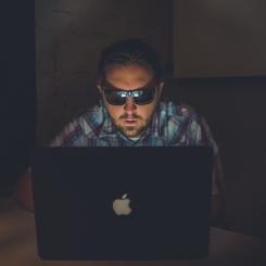 Alltmer sofistikerade metoder används av cyberkriminella. Foto: kenny eliason unsplash