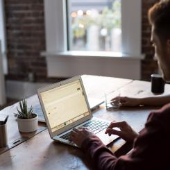 När offret väl har klickat på länken, hänvisas han eller hon vidare till en inloggningssida, där hackare kan komma åt deras känslig information. Foto: bench accounting/unsplash