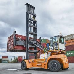N.C. Nielsen har levererat två Konecranes SMV 6-7 ECC90 tomcontainerhanterare med en lyftkapacitet på 9,0 ton, som nu flyttar containers i ett jämnt flöde. Foto: Koncrane