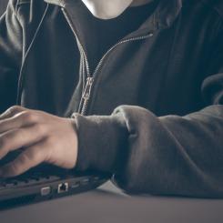 Verktyget PureHVNC instaleras på mottagens dator – ett verktyg som gör det möjligt att fjärrstyra infekterade enheter. Foto: bermix studio/unsplash