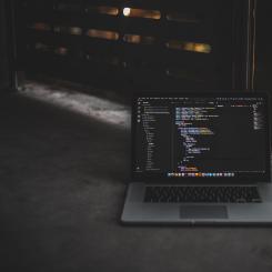 Cyberattacker rusar globalt och Sverige sticker ut i Europa. Foto: blak econnally/unsplash