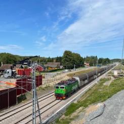 Ett av de första tågen som rullade på det nya dubbelspåret. Foto: Trafikverket