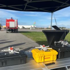 I takt med att drönartekniken utvecklas och används på nya sätt ökar också riskerna kopplade till otillåten användning. Deltagarna fick ta del av presentationer och en praktisk demonstration utomhus, där systemets förmåga att upptäcka och hantera drönare visades i realtid. Foto: Norrköping Airport