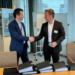 David Lagneholm, Förvaltningschef på trafikförvaltningen, Region Stockholm och VD för SL tillsammans med Per Thorsell, VD och koncernchef för Mekka Traffic Group. Foto: Mekka Traffic Group