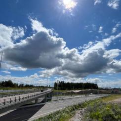 Delsträckan, som sträcker sig från Häggvik till Hjulsta, var ursprungligen planerad att vara tillgänglig för trafik först hösten 2026. Foto: Trafikverket