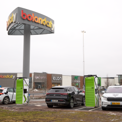 Vid Bolandcity i Uppsala finns en av företagets senaste laddområden. Foto: Allego