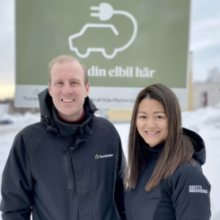 Samuel Bernberg, VD, Trumbäcken, och Maria Blomberg, kundansvarig företagssäljare på PiteEnergi. Foto: PiteEnergi
