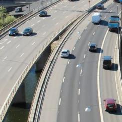 Essingeleden består av många broar och är en av Sveriges mest trafikerade vägsträckor. Foto: Trafikverket