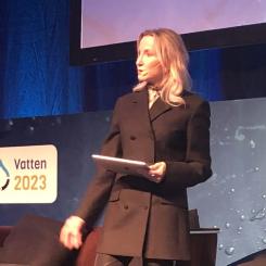 Vid en debatt på va-mässan Vatten2023 beskrev Pia Sandvik, vd för Teknikföretagen, hur problemen inom infrastrukturen kan slå mot svensk industri. FOTO: Anders Carlsson