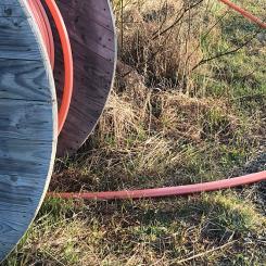 Fiberkablar i Bromölla kommun hamnade på fel platser och fel djup, därför stäms företaget som utfört grävningarna. Foto: Bromölla kommun