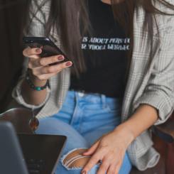 Brister finns fortfarande i mobilnätet på vissa väg- och järnvägssträckor. Foto: fausto sandoval / unsplash