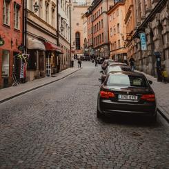 I princip alla parkeringsplatser i Gamla Stan ska tas bort. Foto: ernest ojeh/unsplash