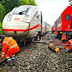 De 185 passagerarna evakuerades oskadda av räddningstjänsten, Röda Korset, statspolisen och federala polisen. Foto: Amt für Medien und Kommunikation Schwäbisch Gmünd.