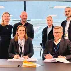 Kontraktskrivning gällande spårbyte och ballastrening på nedre och övre Hovedbanen. Foto: Infranord