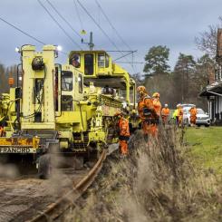 Infranord utför spårbyte med ballastrening på Gjöviksbanan. Foto: Infranord