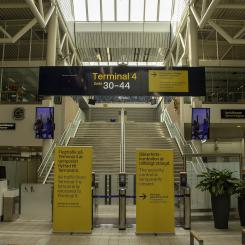 Interiör från terminal 4 på Stockholm Arlanda Airport. Foto: Bene Riobó/https://commons.wikimedia.org/wiki/File:Interior_Terminal_4_Arlanda.jpg?uselang=sv