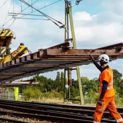 För vägsystemet återtas hela det eftersläpande underhållet och för järnväg så mycket som Trafikverket bedömer är möjligt under den här perioden. Foto: Trafikverket