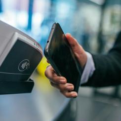 – Tiden är en kritisk faktor. Med en konsekvensanalys får du förståelse för hur organisationen påverkas när de kritiska systemen inte fungerar. Om du är förberedd har du förmåga att lösa krisen snabbare, säger informationssäkerhetsspecialisten Linnéa Camén, Foto: Jonas Leupe/Unsplash