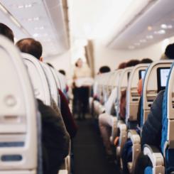 Efter begäran från parterna har Medlingsinstitutet beslutat om medling i tvisten mellan Svenska Transportarbetareförbundet och Svenska Flygbranschen om tecknandet av ett kollektivavtal för kabinpersonal. Foto: suhyeon choi/unsplash