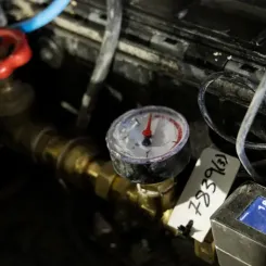 Runt arbetsområdet i Rosenlund och Haga har cirka 90 grundvattenrör och 20 infiltrationsbrunnar installerats för att övervaka grundvattnet. Elektroniska tryckgivare i rören registrerar nivåförändringar i ett digitalt system. Provpumpningen följdes upp på motsvarande sätt. Foto: trafikverket