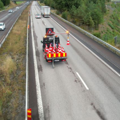 Peab Asfalt testar automatiserad utplacering av koner. Foto: Peab