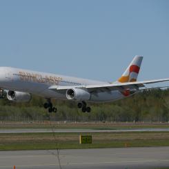 Sunclass OY-VKI landar på Arlanda. Foto: Maxholnwbrg/Wikimedia Commons/https://commons.wikimedia.org/wiki/File:OY-VKI_ARLANDA_V%C3%85R_2024.jpg